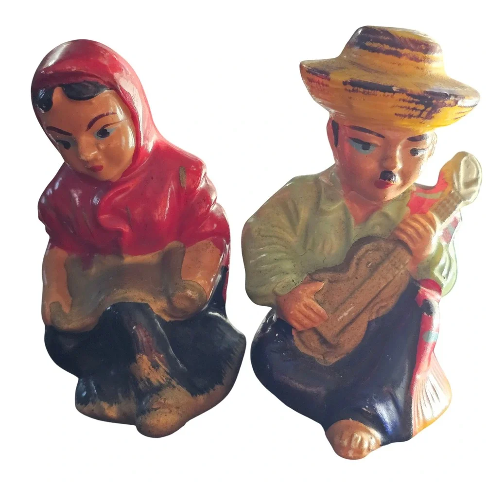 Vintage Mexican Folk Art Ceramic Salt and Pepper Shakers Sombrero Guitarist 3